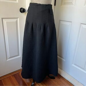 Selva Negra High Waisted Midi Black Skirt with pockets size Small